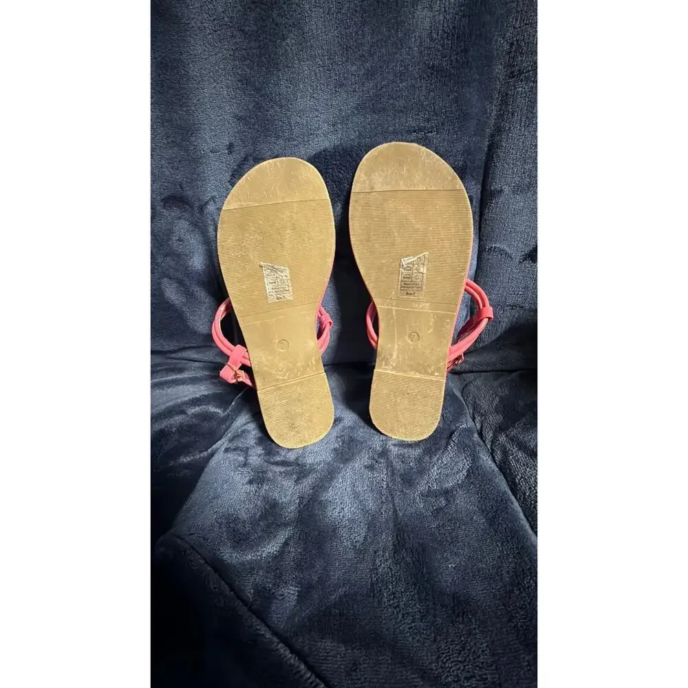 Charlie Paige Pink Toe Loop Sandals - Picture 3 of 5